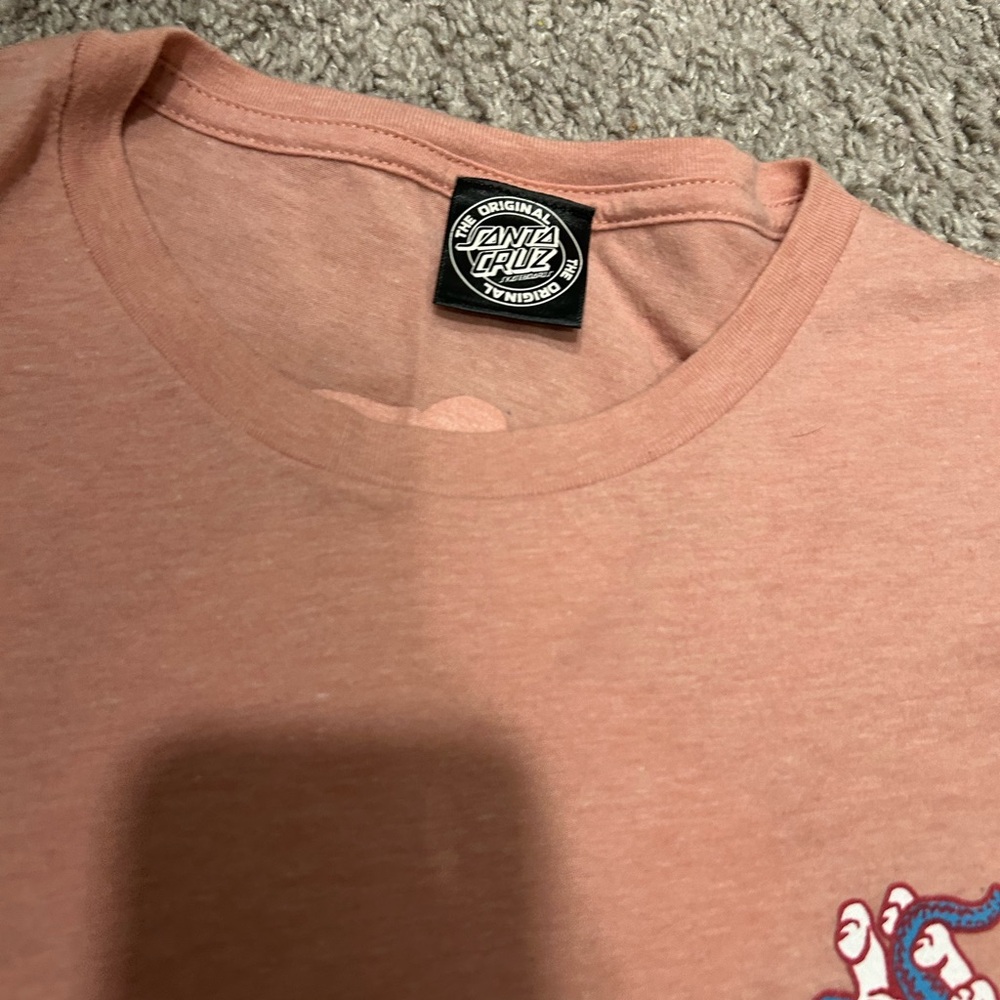 Santa Cruz Peach Graphic T-Shirt- small- crop top - Picture 3 of 5